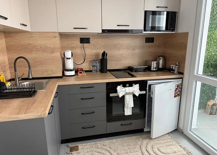 Apartment T&h Center *