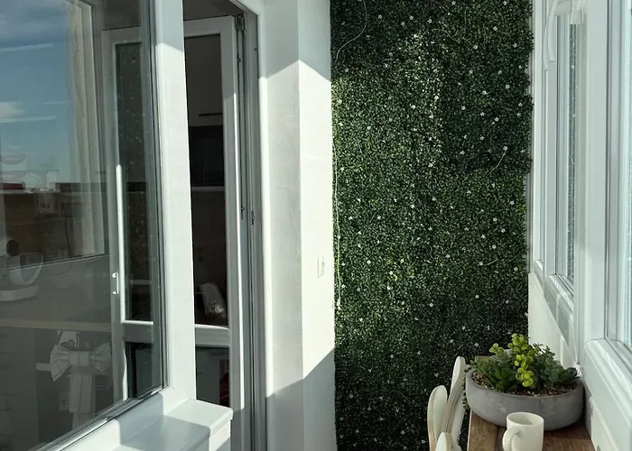 Apartment T&h Center *